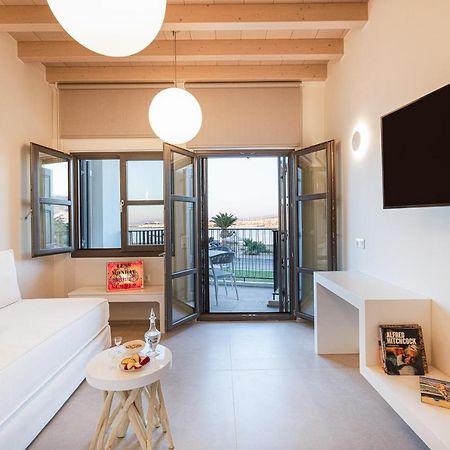 V77 Seafront Suites Rétino Exterior foto