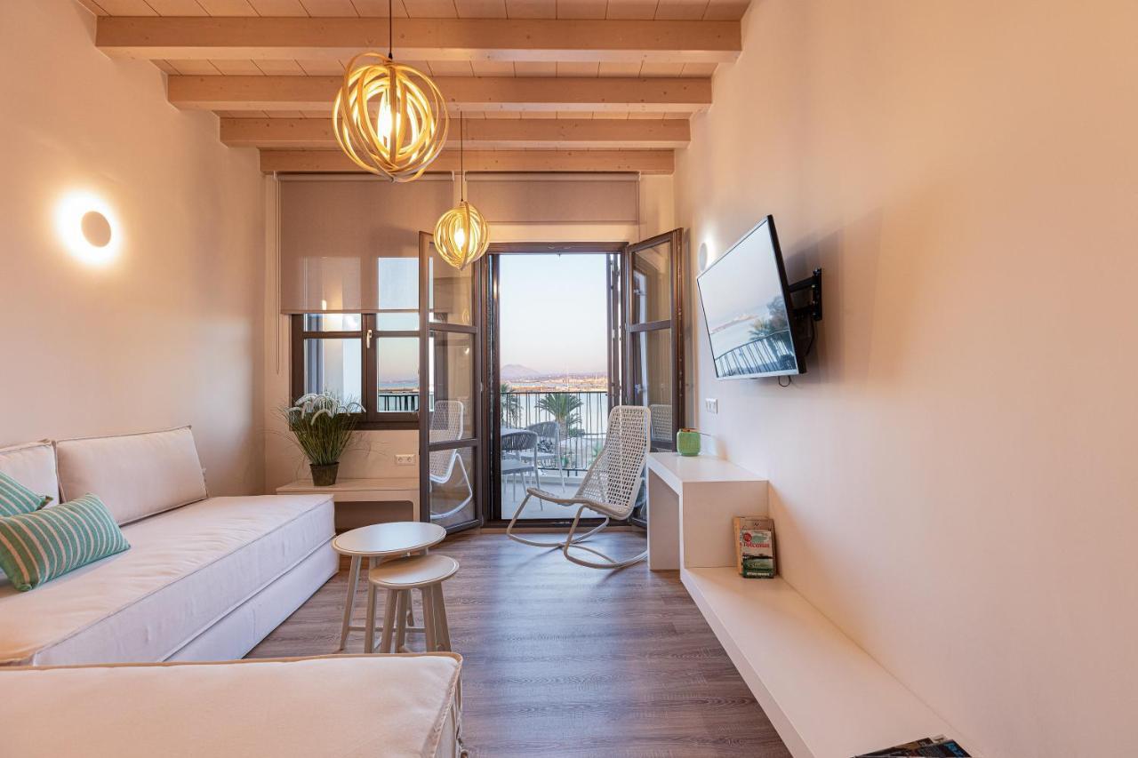 V77 Seafront Suites Rétino Exterior foto