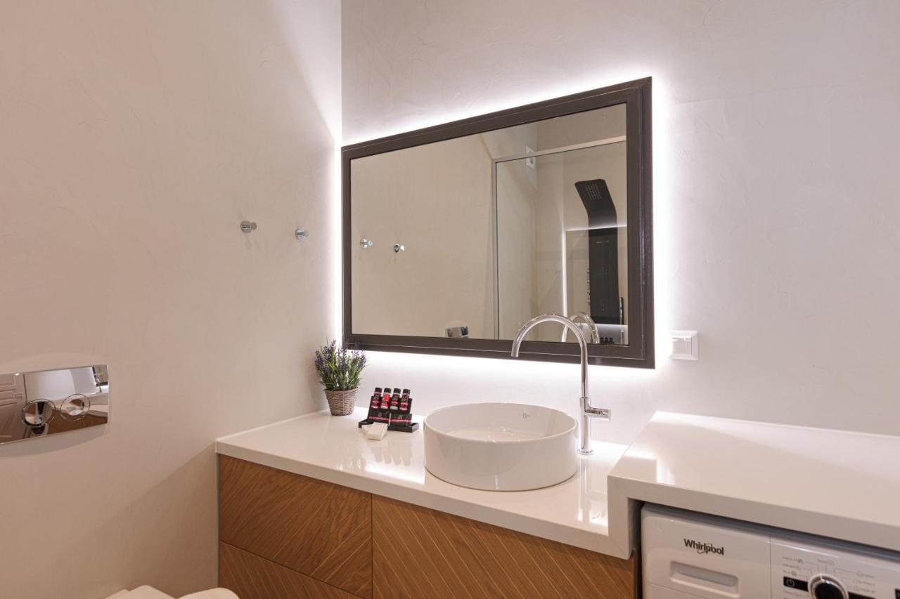 V77 Seafront Suites Rétino Exterior foto