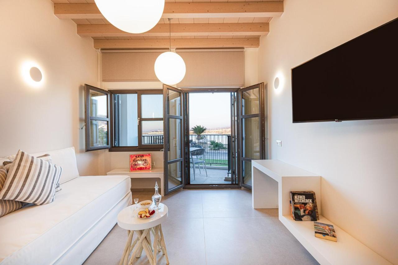 V77 Seafront Suites Rétino Exterior foto
